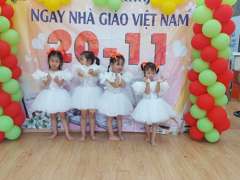 Hình ảnh các hoạt động học tập, vui chơi của cô và trò Mầm Non Tân Việt Nhật