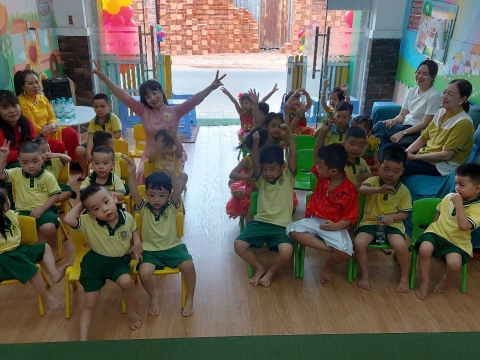 Hình ảnh các hoạt động học tập, vui chơi của cô và trò Mầm Non Tân Việt Nhật