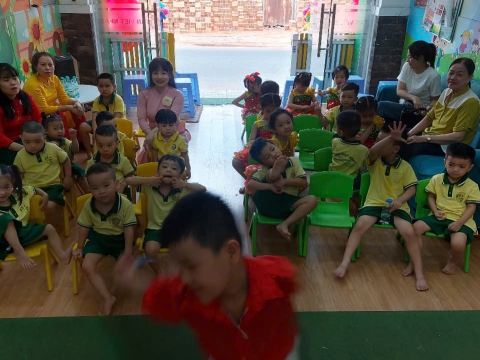 Hình ảnh các hoạt động học tập, vui chơi của cô và trò Mầm Non Tân Việt Nhật
