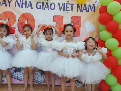 Hình ảnh các hoạt động học tập, vui chơi của cô và trò Mầm Non Tân Việt Nhật