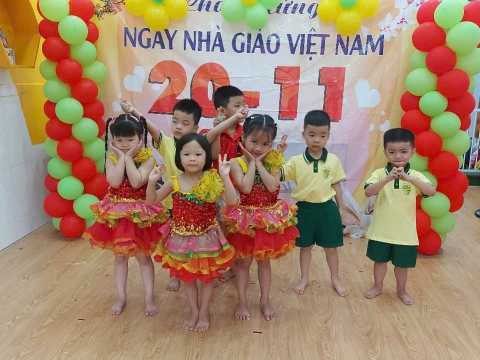 Hình ảnh các hoạt động học tập, vui chơi của cô và trò Mầm Non Tân Việt Nhật