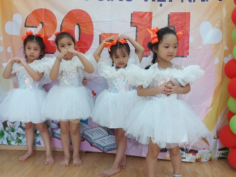 Hình ảnh các hoạt động học tập, vui chơi của cô và trò Mầm Non Tân Việt Nhật
