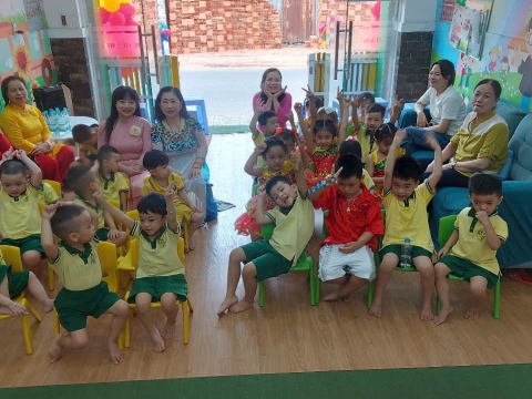 Hình ảnh các hoạt động học tập, vui chơi của cô và trò Mầm Non Tân Việt Nhật
