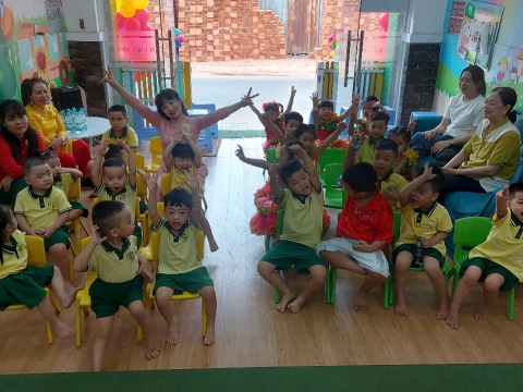 Hình ảnh các hoạt động học tập, vui chơi của cô và trò Mầm Non Tân Việt Nhật