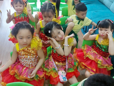 Hình ảnh các hoạt động học tập, vui chơi của cô và trò Mầm Non Tân Việt Nhật